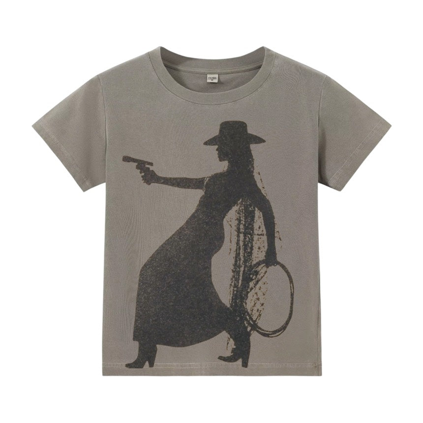 T-shirt coupe classique kaki, silhouette de cavalière au revolver et au lasso