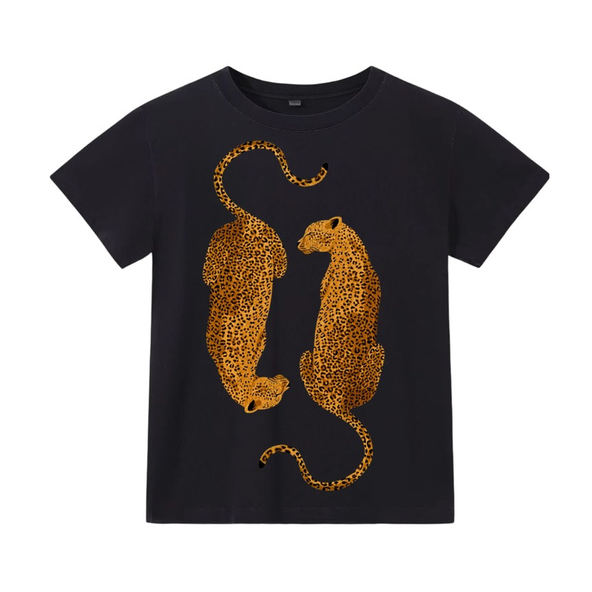 T-shirt coupe classique noire, deux léopards dorés se faisant face