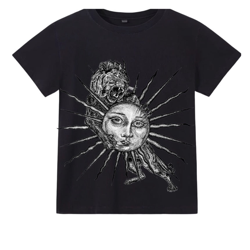 T-shirt coupe classique noire, soleil à visage humain gravé en blanc