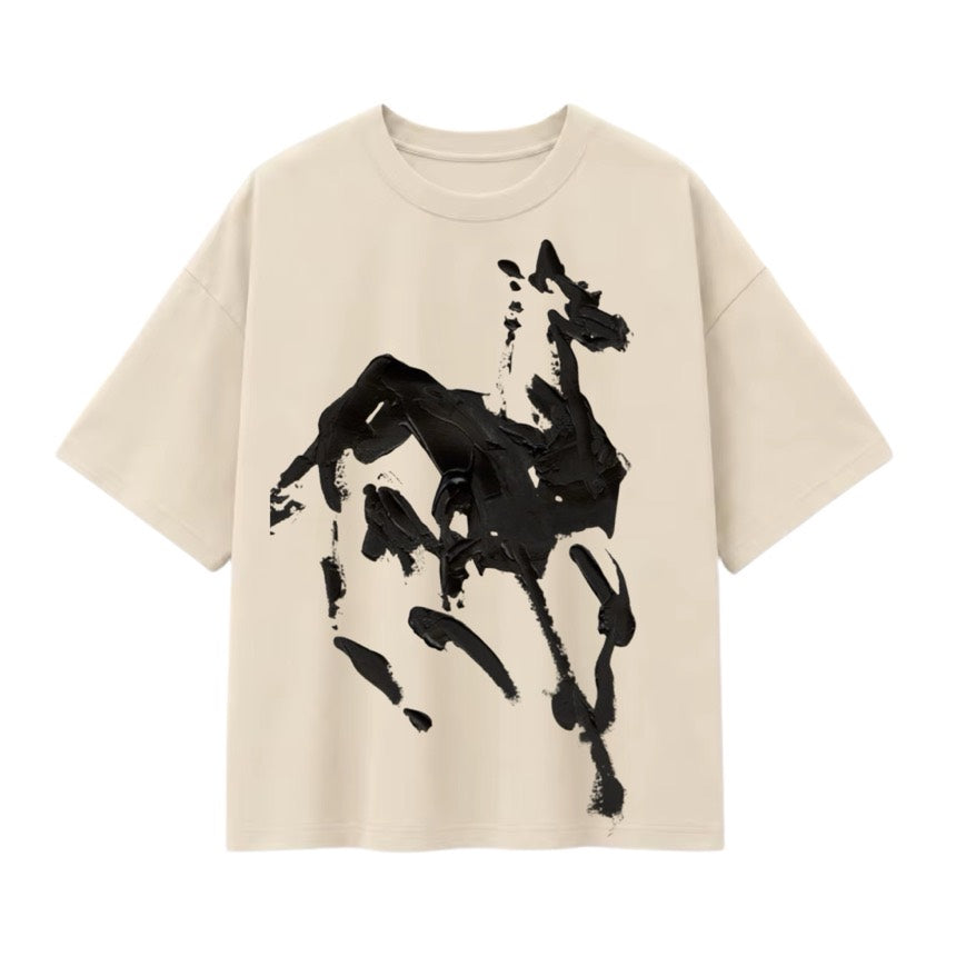 T-shirt oversize écru, cheval au galop peint au pinceau noir