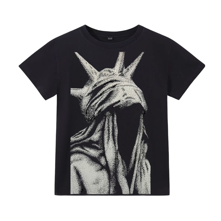 T-shirt coupe classique noire, statue de la Liberté au visage voilé