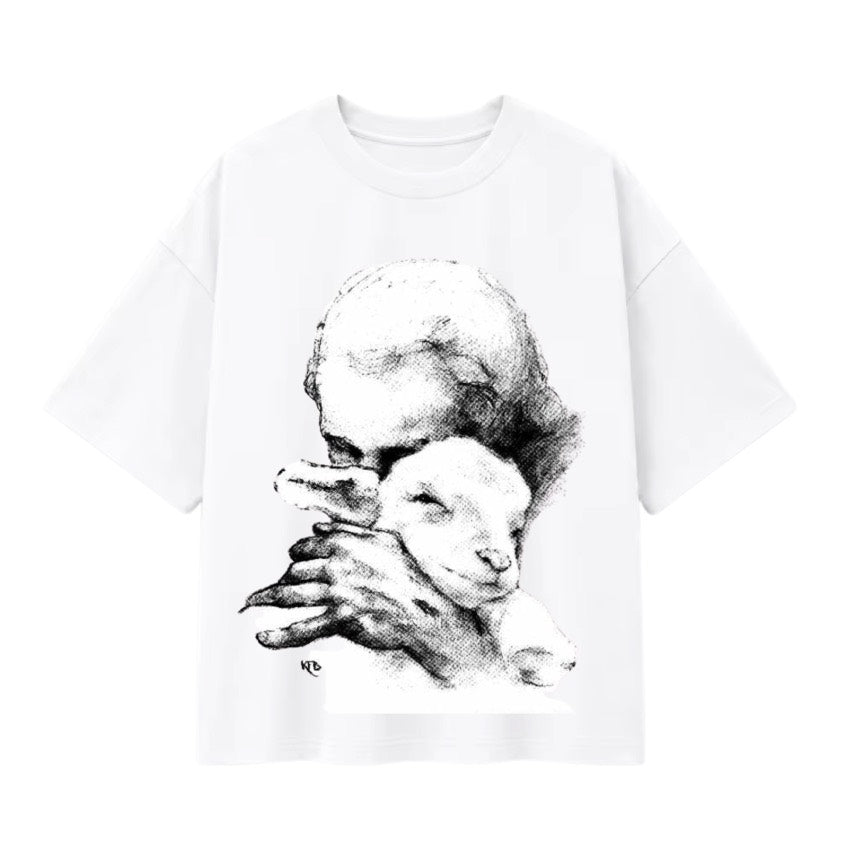 T-shirt oversize blanc, dessin d'une main tenant un agneau contre un crâne