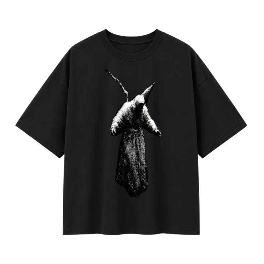 T-shirt oversize noir, figure encapuchonnée à longues cornes
