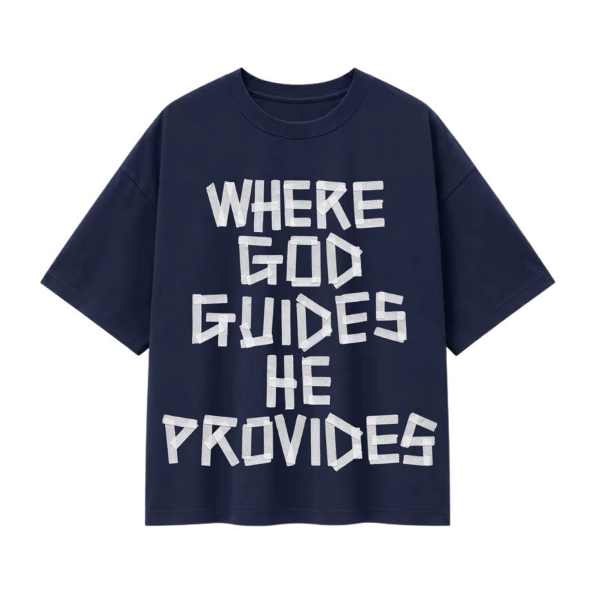 T-shirt oversize bleu marine, texte blanc Where God Guides He Provides